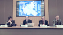 Die Schulbaupläne werden auf der Landespressekonferenz vorgestellt. Vlnr: Klaus Grab, (Schulstandortplanung), Ties Rabe (Schulsenator), Peter Ulrich Meyer (Landespressekonferenz), Jörg Schmoll (Senatssprecher). Foto:@ Peter Albrecht 